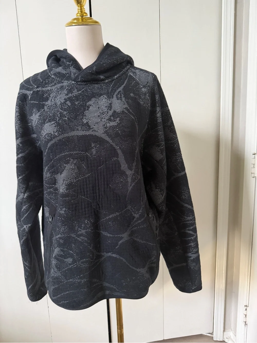 Nike Men's Crewneck Hoodie Sweater in Charcoal and Light Gray